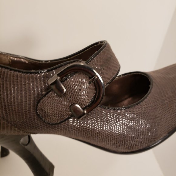 Heels Closed-toe buckle Mary Jane heels - Picture 14 of 16